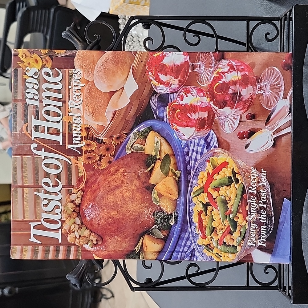 TASTE of HOME 1998 ANNUAL RECIPES COOKBOOK